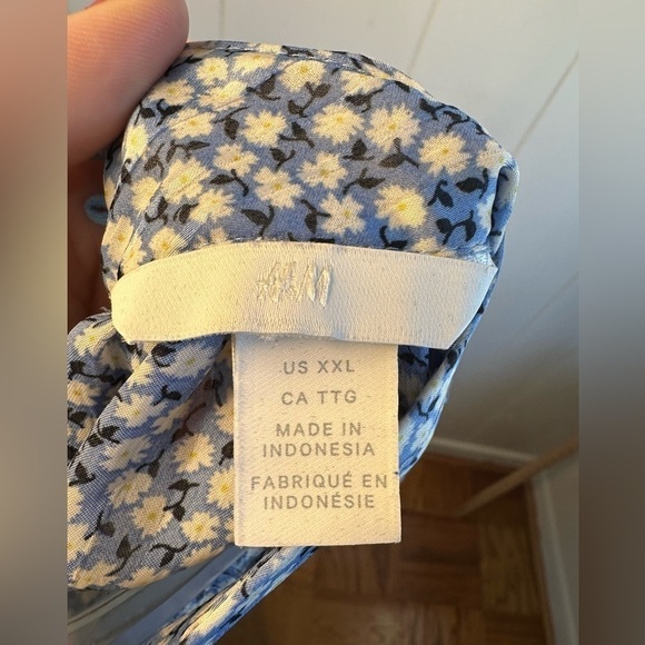 H & M Floral White and Blue Flowy Blouse Women’s Size XXL - Picture 10 of 10